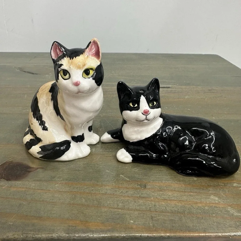 Vtg Japan Ceramic Black White Tuxedo Stripe Tiger Kitty Cat Salt Pepper Shakers